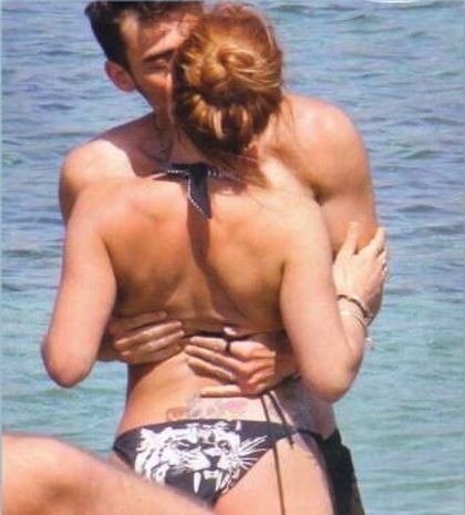 Αναστασοπούλου-Γιγηντής: Τα «καυτά» φιλιά στην Μύκονο