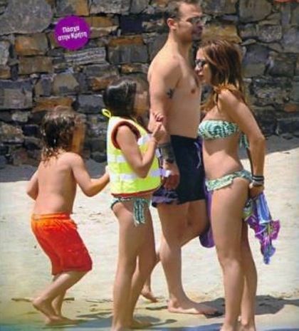 Ο Ντέμης, η Δέσποινα και τα παιδιά στην Ελούντα