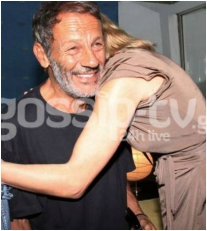 Η αγκαλιά της Σμαράγδας Καρύδη στον πρώην σύντροφό της, Σταύρο Ξαρχάκο