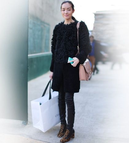 Fei Fei Sun: μινιμαλιστική κομψότητα με λεοπάρ πινελιές