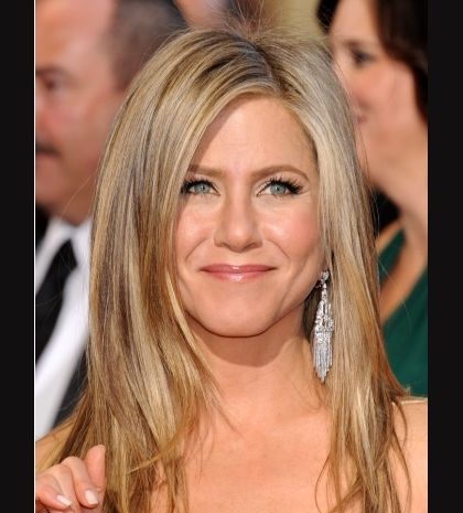 Τι έχει στο νεσεσέρ της η Jennifer Aniston;