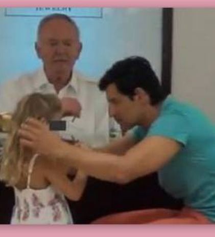 Τα τρυφερά χάδια του Ρουβά στην μικρή Αναστασία!