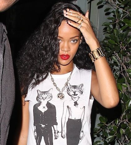Με ποια παρουσιάστρια ξεμαλλιάζεται η Rihanna στο internet;