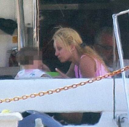 Όταν η Πέγκυ ταΐζει την Ηλέκτρα