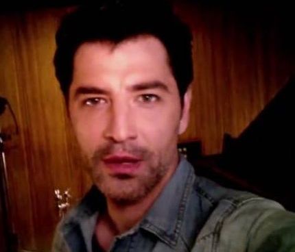 Ο Σάκης, το selfie και το νέο του τραγούδι