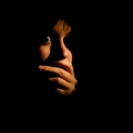 Γιατί ορισμένοι άνθρωποι φοβούνται το σκοτάδι;