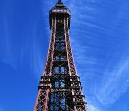 Ανεβαίνει σε έναν ψηλό πύργο και παθαίνει αμόκ (vid)