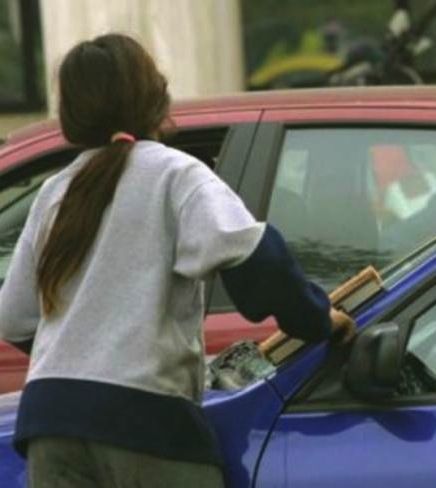 Πάτρα: Οδηγός Μερσεντές ξυλοκόπησε 10χρονη στα φανάρια