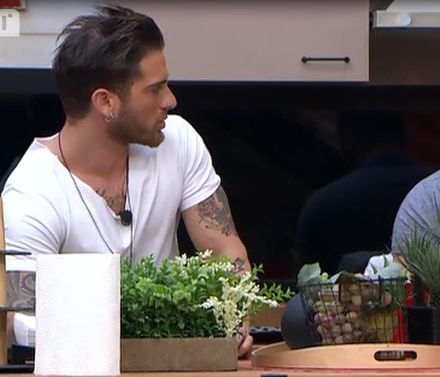 Power of Love: Μπουρλότο ο Δώρος: «Δε θα τα βγάλω όλα στη φόρα για την προσωπική μου ζωή χωρίς λόγο»