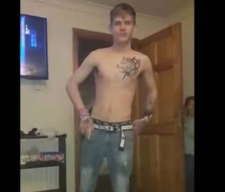 Η «εκδίκηση» μικρού κοριτσιού στον αδερφό της (vid)