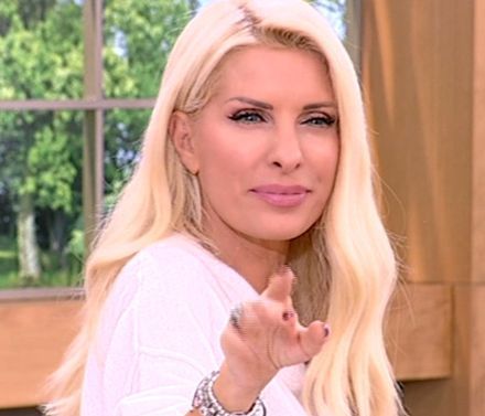 Ελένη Μενεγάκη: Δε φαντάζεστε τι πήγε να «προδώσει» στον «αέρα» της εκπομπής