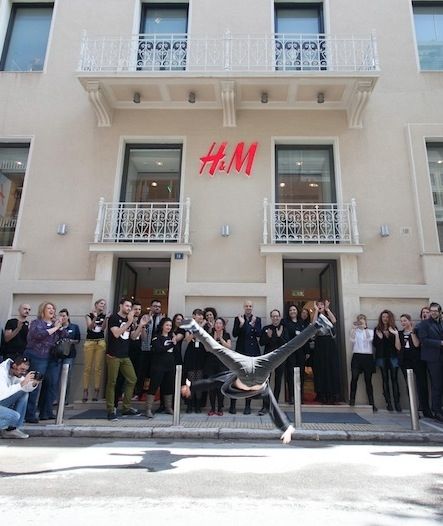 H&M: Μόδα, μουσική και χορός στο Κολωνάκι