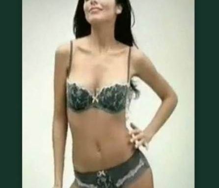 Όταν η Νικολέττα Ράλλη διαφήμιζε εσώρουχα!