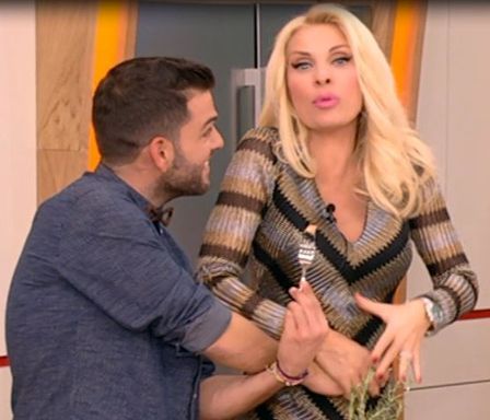 Ελένη: Ο μάγειρας χάιδεψε την κοιλίτσα της και... «Δεν μπορώ να πω ψέματα»!