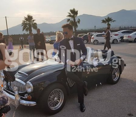 Γάμος Παναγιώταρου – Γιαννόπουλου: Η άφιξη του γαμπρού με αυτοκίνητο αντίκα