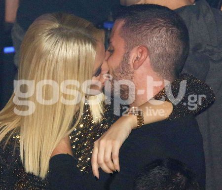 Καινούργιου – Αναστόπουλος: «Καυτά» φιλιά στα μπουζούκια