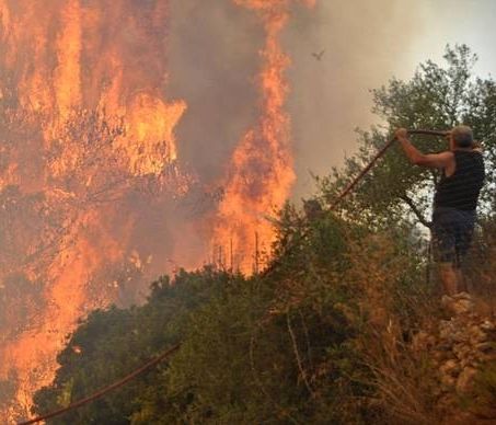 Φωτιά Ζάκυνθος: Μαίνεται η πυρκαγιά στο βορειοδυτικό τμήμα του νησιού