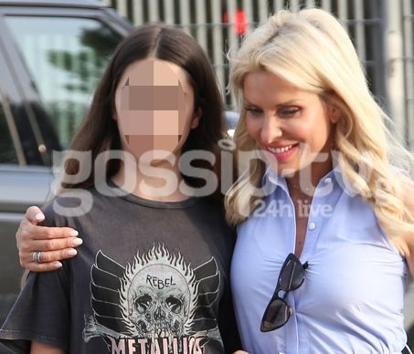 Σπάνιο φωτογραφικό υλικό: Η Μενεγάκη πρώτη φορά με την κόρη της Λάουρα