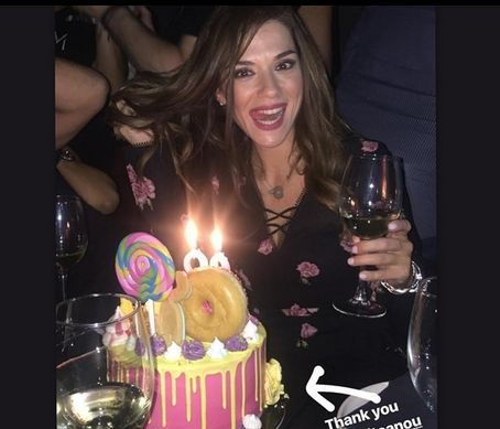 Βάσω Λασκαράκη: Τα «έσπασε» στα μπουζούκια γιορτάζοντας τα γενέθλιά της