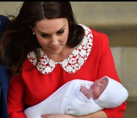 Kate Middleton: Αυτός είναι ο λόγος που βγαίνει πάντα από το νοσοκομείο λίγο μετά από κάθε γέννα