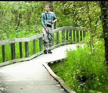 Το τετ-α-τετ που άφησε έναν ψαρά... άφωνο! (vid)