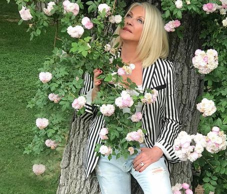 Ρούλα Κορομηλά: Δείτε την παρουσιάστρια με μαγιό και χωρίς φίλτρα