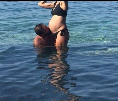 Βουτιές λίγο πριν το μαιευτήριο για Ελληνίδα ηθοποιό