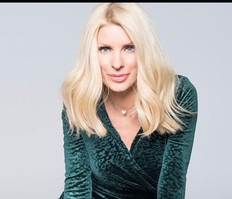 Η Ελένη Μενεγάκη «μεταμφιέστηκε» σε Αγιοβασιλίτσα του Alpha