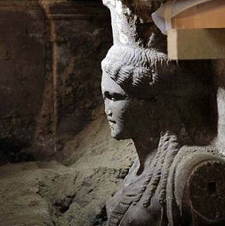 Μυστήριο με την Αμφίπολη και τις Καρυάτιδες (pics)