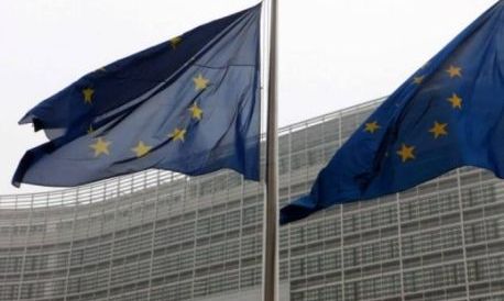 Ύφεση βλέπει η Κομισιόν για την ευρωζώνη