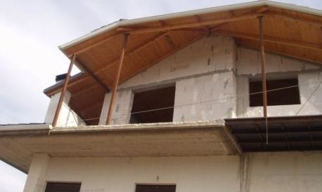 Παίρνουν πίσω το φόρο για σοφίτες και ημιυπαίθριους