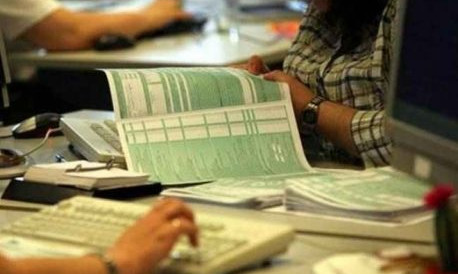 Οι οκτώ φόροι που θα πληρώσετε το καλοκαίρι