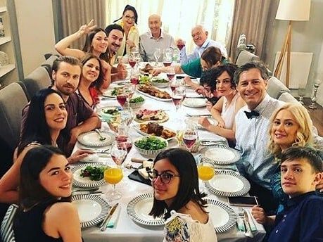 Το Σόι σου ανανεώνεται και 4 νέα πρόσωπα εμφανίζονται στο πολυδιαφημισμένο remake της σειράς