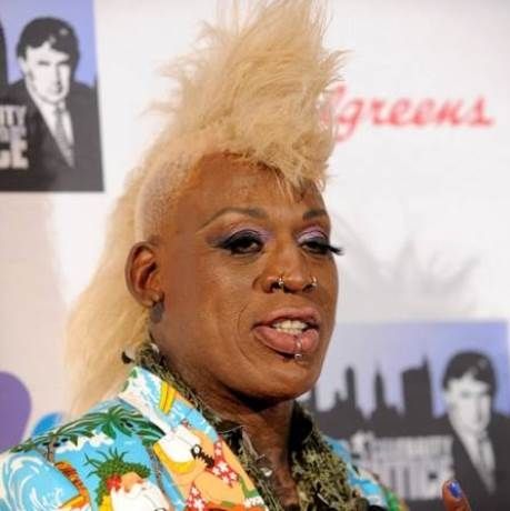 Τα… σπάει ως Drag Queen ο Ρόντμαν! (video)