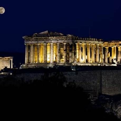 «Βρήκαν» τον... Μέγα - Αλέξανδρο στο βράχο της Ακρόπολης