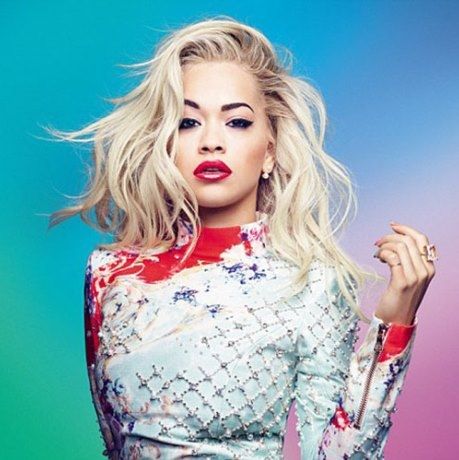 Μήπως το παράκανε λιγάκι; Το look της Rita Ora που σχολιάστηκε έντονα
