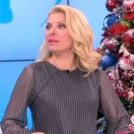 Ελένη Μενεγάκη: Ακούστε τη να περιγράφει τον αστείο τρόπο που ταΐζει το μωρό της (βίντεο)