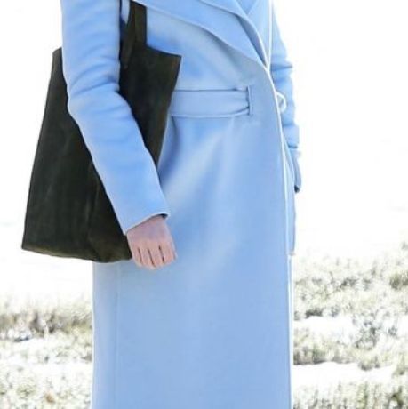 Προσπαθεί να κρύψει την κοιλίτσα της μετά την αποκάλυψη της εγκυμοσύνης της!