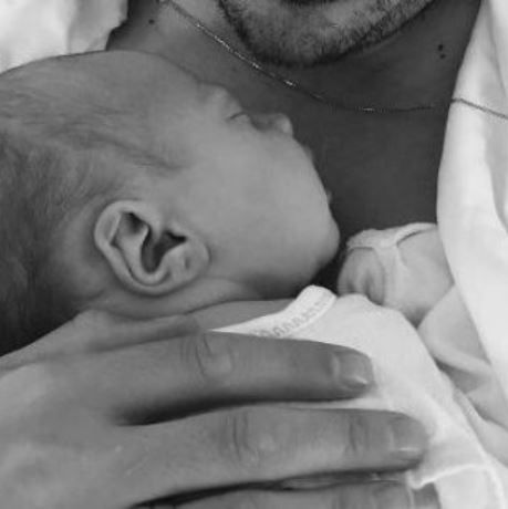 Η διάσημη μαμά γέννησε πριν μερικές ώρες και μάθαμε επιτέλους το φύλο του μωρού