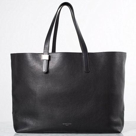 H Petra bag της Everlane έχει 7.500 άτομα στην αναμονή πριν ακόμη κυκλοφορήσει!