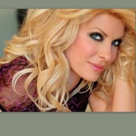 Η Ελένη Μενεγάκη ξεκίνησε τα μπάνια! Δείτε την πρώτη φωτογραφία της από παραλία!