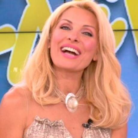 Ελένη Μενεγάκη: Πήρε ο αδερφός της για τα Χρόνια πολλά και δεν τον αναγνώρισε!