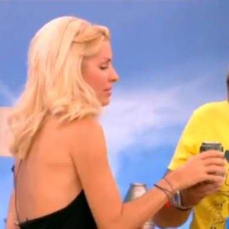 Μενεγάκη: Το μικρόφωνό της ήταν ανοιχτό και… προδόθηκε: «Δεν είμαι καλά! Δε τη βγάζω»!