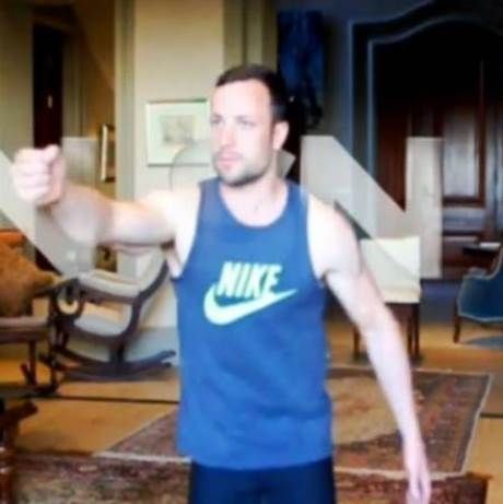 Πιστόριους: Η αναπαράσταση της δολοφονίας από τον ίδιο (video)