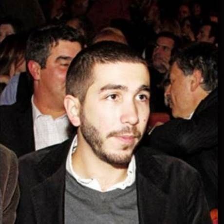 Σας θυμίζει κάποιον; Είναι ο γιος του...