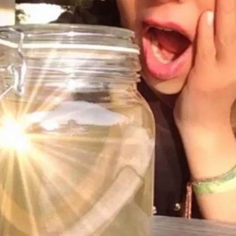 Τραγουδίστρια αφαίρεσε τα πλευρά της και έβγαλε selfie