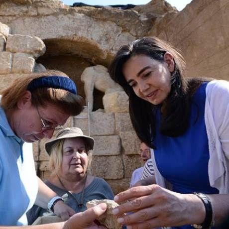 Αποκάλυψη για Αμφίπολη: Έβαλαν μικροκάμερα μέσα στον τάφο – Τι είδαν