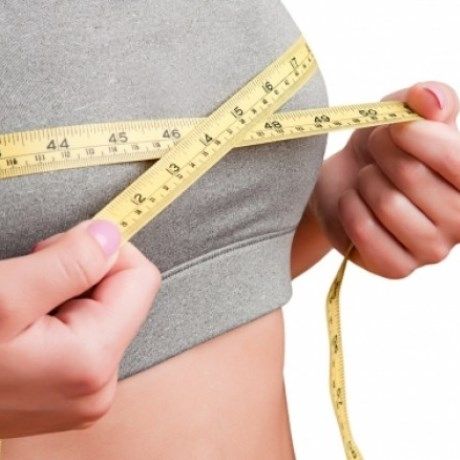 Τα δύο τραγικά λάθη στη διατροφή που μικραίνουν το στήθος