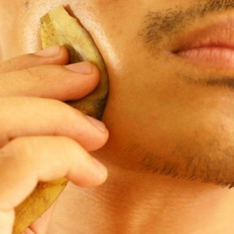 Έξι λόγοι για να μην πετάξετε τις φλούδες από τις μπανάνες