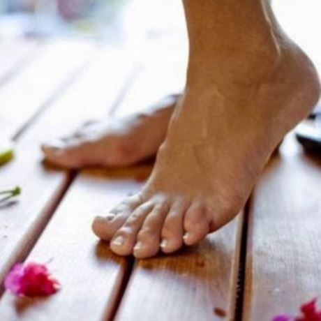 Φτιάξε μόνη σου κρέμα απολέπισης και ενυδάτωσης για σκασμένες φτέρνες!